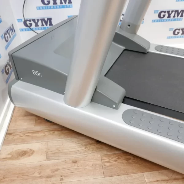 REFURBISHED LIFE FITNESS 95TI TREADMILL - Image 3